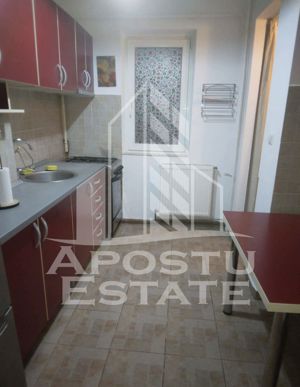 Apartament 4 camere,  2 bai, decomandat, Dacia - imagine 4