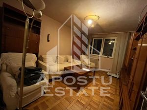 Apartament 2 camere, decomandat, etaj intermediar, zona Dambovita - imagine 2