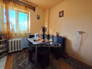 Apartament cu 3 camere de vanzare, Cetate - imagine 3