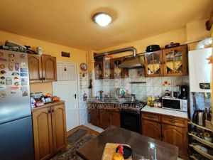 Apartament cu 3 camere de vanzare, Cetate - imagine 2