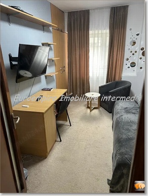 Apartament 4 camere decomandate zona Stadion - imagine 4