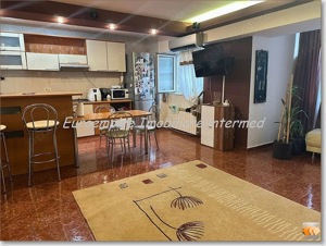 Apartament 4 camere decomandate zona Stadion - imagine 3