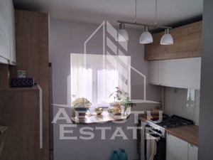 Apartament 3 camere, etaj intermediar, centrala proprie, zona Aradului - imagine 2