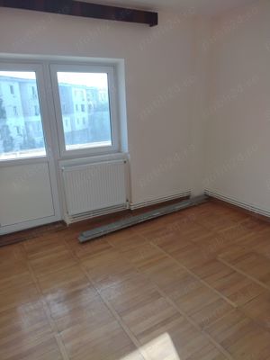 Vând apartament 3 camere zona centrala - imagine 4