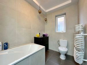 APARTAMENT ELEGANT cu suprafata generoasa langa  P-ta Unirii - imagine 9