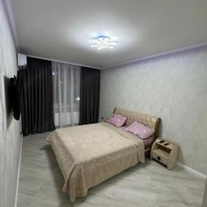 Inchiriez apartament cu 2 camere in zona Crangasi.