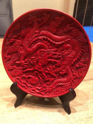 Farfurie asiatica din cinnabru rosu cu suport