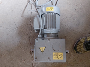 vând motor trifazic cu reductor  - imagine 3