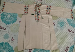 Camasa de panza cusuta manual cu flori - imagine 2