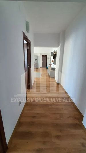 Apartament cu 4 camere, etaj intermediar, Cetate - imagine 2