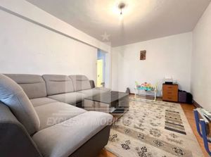 Apartament cu 3 camere decomandate, Cetate - imagine 2