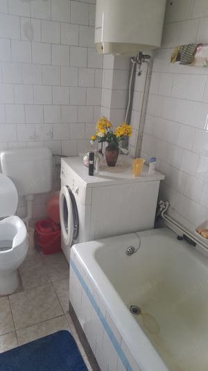 Vând apartament in casa cu 4 aprtamente - imagine 4