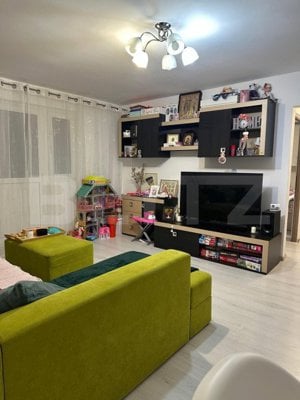 Apartament 2 camere, etaj intermediar, M11