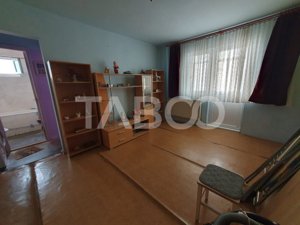 Apartament 3 camere semidecomandat etaj 1 zona Tudor Vladimirescu  - imagine 2