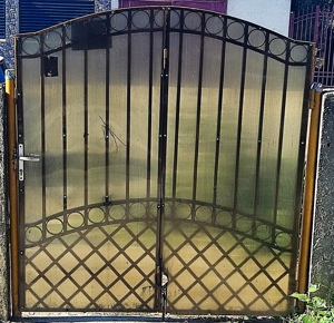 Vând poartă pietonală dublă