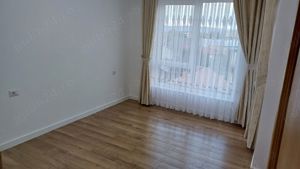 Ofer spre vânzare apartament nou , et1cu lift,centrala proprie în Radauti Sv - imagine 2