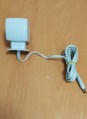 Alimentator BRAUN pentru aparate de îngrijire personala