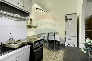 Apartament la Casă cu 3 Camere si Curte,  Central, Zona Intim - imagine 11