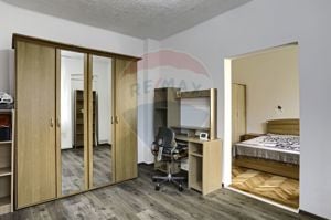 Apartament la Casă cu 3 Camere si Curte,  Central, Zona Intim - imagine 5