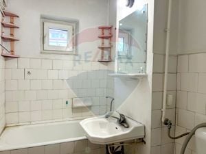 Apartament  4 camere / 75 mp / decomandat/  zona 1 Mai / 2 bai / 4 / 4 - imagine 15