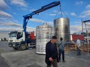 Inchiriez Camion Hiab cu brat macara Brasov si imprejurimi