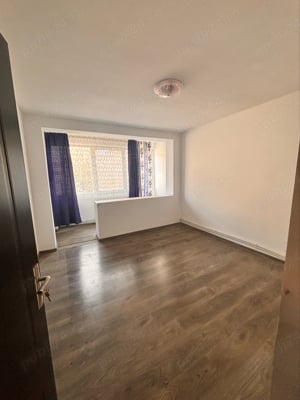 Vând apartament 2camere cf.1 decomandat