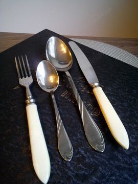 Set tacâmuri anii '70 aflat în condiție impecabilă , 24 piese - imagine 5