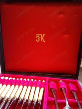 Set tacâmuri anii '70 aflat în condiție impecabilă , 24 piese - imagine 4