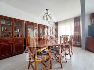 Apartament 5 camere, etaj intermediar + garaj, zona Calea Lipovei - imagine 2