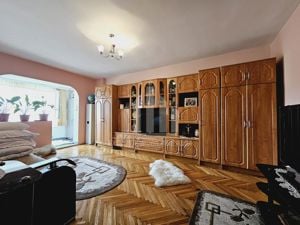 Apartament cu 2 camere decomandate, Cetate