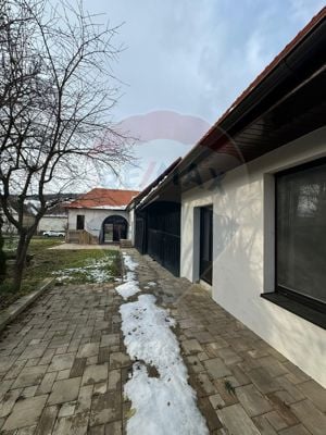 Casă tradițională săsească de poveste în satul cu biserica fortificată