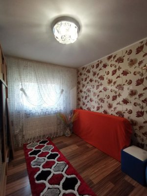 Ocazie! Apartament 3 camere, decomandat, etaj intermediar in Craiovita Noua - imagine 4