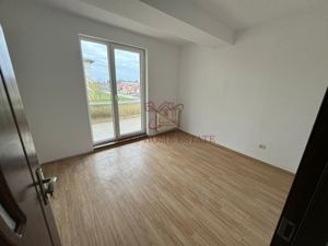 Apartament spatios, tersa de 27 mp si bucatarie mare. - imagine 3