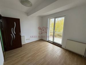 Apartament spatios, tersa de 27 mp si bucatarie mare.