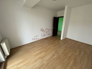 Apartament spatios, tersa de 27 mp si bucatarie mare. - imagine 4