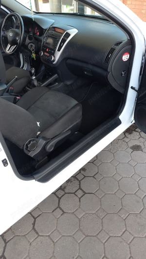 KIA CEED 1.4 CVVT Benzina Euro5 - imagine 10