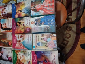 De vanzare 30 de volume din colectia iubiri de poveste.