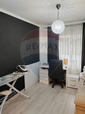 Apartament de Lux  de vanzare cu 3 camere si garaj - Zona Centrala - imagine 12