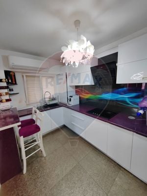 Apartament de Lux  de vanzare cu 3 camere si garaj - Zona Centrala - imagine 8