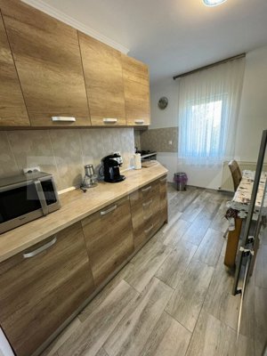 Apartament cu 3 camere, decomandat, 67,70 mp, zona Cartierul Velența - imagine 5