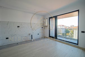 INEL II- Apartament cu 3 camere, bloc nou, situat la etajul 1.