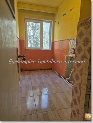 Apartament 3 camere de vanzare zona KM 4-5