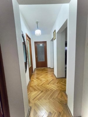 Apartament cu 4 camere decomandat 