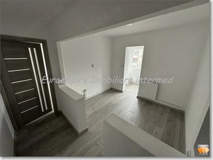 Apartament 2 camere de vanzare zona Poarta 6