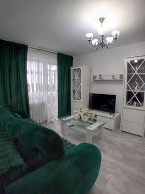 Vand apartament cu 3 camere, semidecomandat