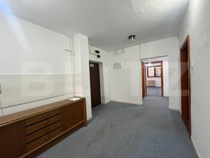 Apartament cu 3 camere la parter, 74 mp, pretabil spațiu comercial, central - imagine 9