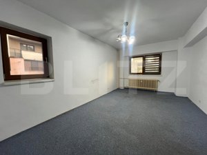 Apartament cu 3 camere la parter, 74 mp, pretabil spațiu comercial, central - imagine 6