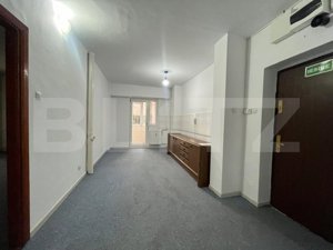 Apartament cu 3 camere la parter, 74 mp, pretabil spațiu comercial, central - imagine 8