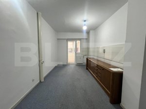 Apartament cu 3 camere la parter, 74 mp, pretabil spațiu comercial, central - imagine 10