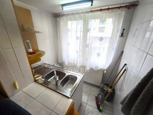 Apartament et 1 4 camere zona Turnisor - imagine 15